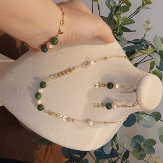 سرویس مروارید و عقیق سبز